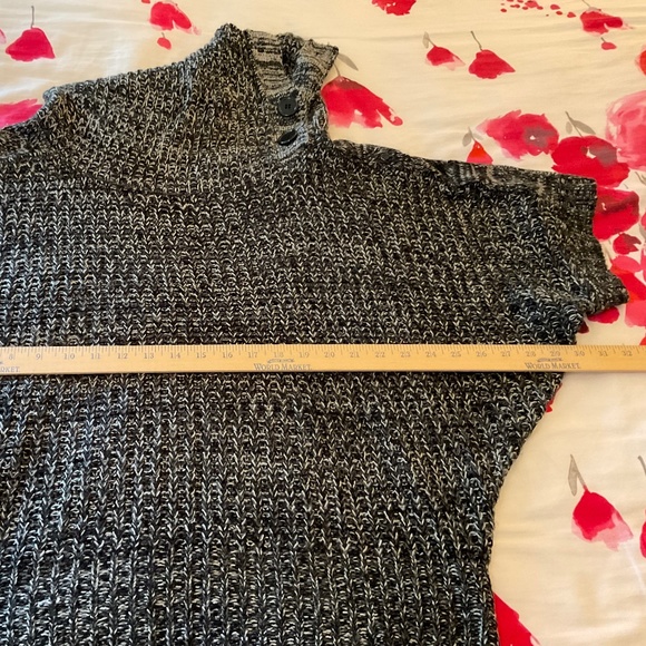 Women’s XL short sleeve cowl sweater - Picture 8 of 8